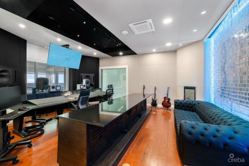 Whitehall House - Prime Commercial Building Whitehall House - Prime Commercial Building