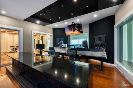 Whitehall House - Prime Commercial Building Whitehall House - Prime Commercial Building