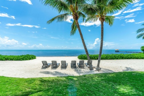 Villa Mora South Sound Beachfront