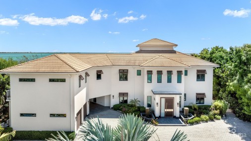 Chiaro Di Luna, A Luxury Ocean Front Estate In Vista Del Mar