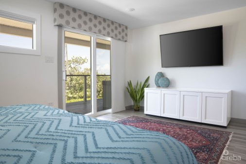 A Wave From It All - Fully Reno'd 4 Bed Oceanfront