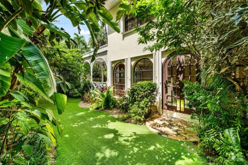 Anne Bonny Crescent - Classic Colonial With Outdoor Entertaining