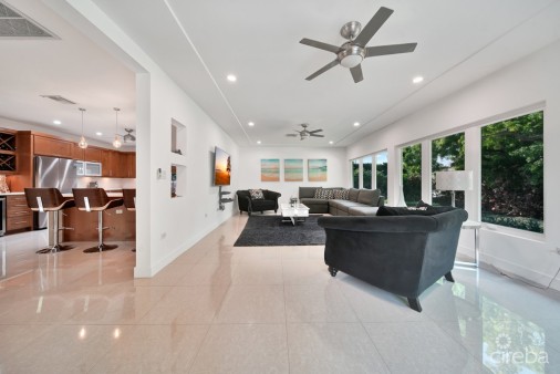 Modern 5 Bedroom Estate Home On Smb Corridor