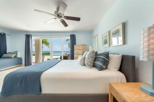 Villa Mora South Sound Beachfront