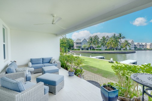 Periwinkle Canal-front 4 Bed With Dock