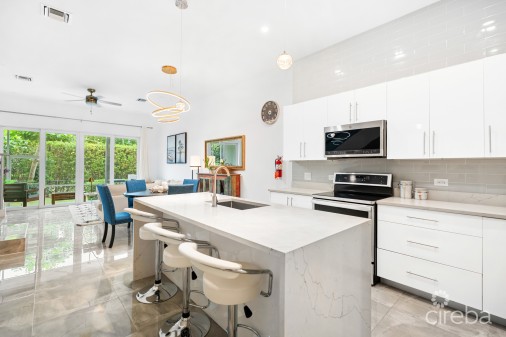 Eleven Parc Townhome – Prime Location In Seven Mile Beach Corridor