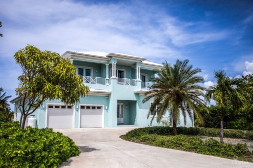 Crystal Harbour Luxury 5br/5.5ba Canal Front Home