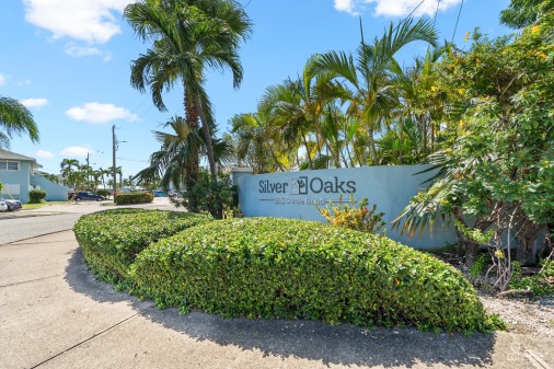 Updated 2-bedroom Condo In Silver Oaks, George Town!