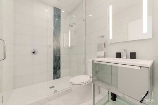 Fin- Chic 4 Bed W Den Condo