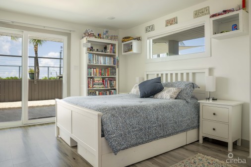 A Wave From It All - Fully Reno'd 4 Bed Oceanfront