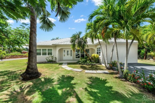 Spacious 4-bedroom Home In Tropical Gardens