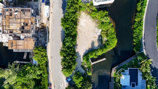 Ritz Carlton Deck House #18 | Canal Front Land