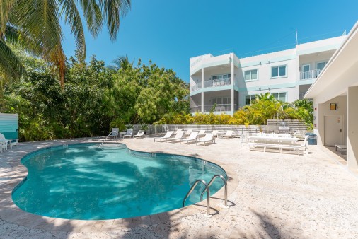 Boggy Sands Club With Two Storage Units