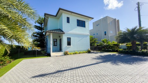 Beach House In East End