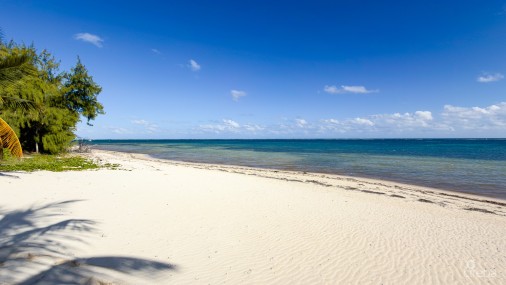 Beach House In East End