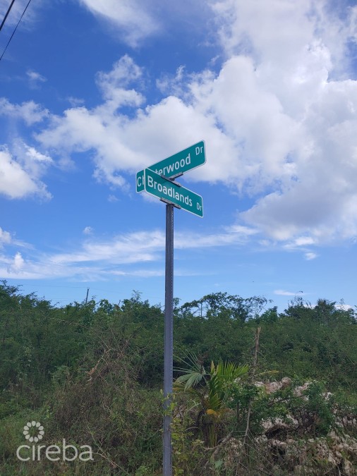 Large Corner Lot .366 Acre In Lookout Gardens