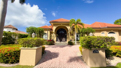 Yacht Club Canal Front Home 3 Bed