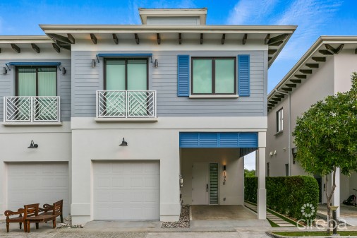 Olea 106, Canal Front 3 Bed Duplex