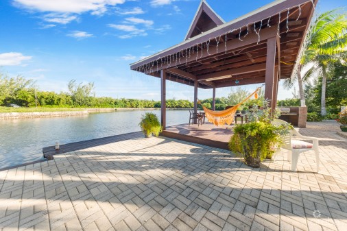 Timeless Palm Island Circle Estate