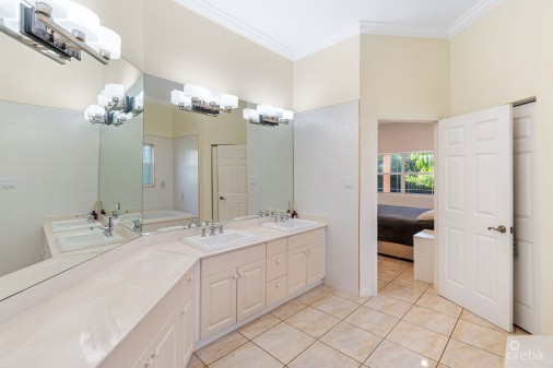 Large 5- Bedroom Home In Beach Bay, Bodden Town