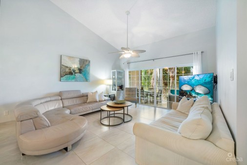 Britannia Lions Court 322, Seven Mile Beach Corridor