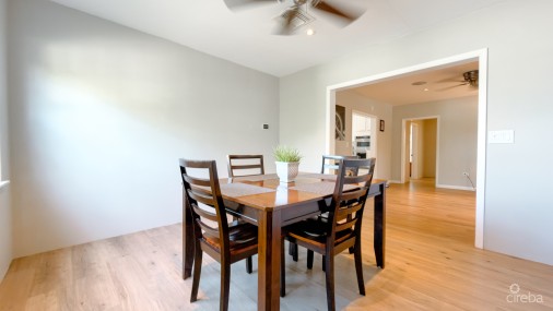 West Bay Family Home With Pool