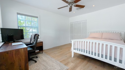 West Bay Family Home With Pool