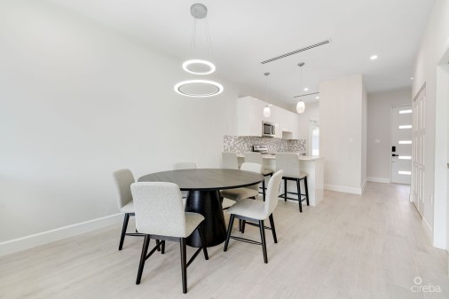 Spacious & Modern 3 Br Townhome - Excellent Location!
