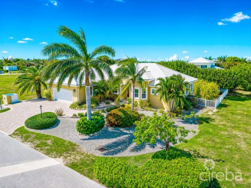 The Shores Family Home  With Swimming Pool