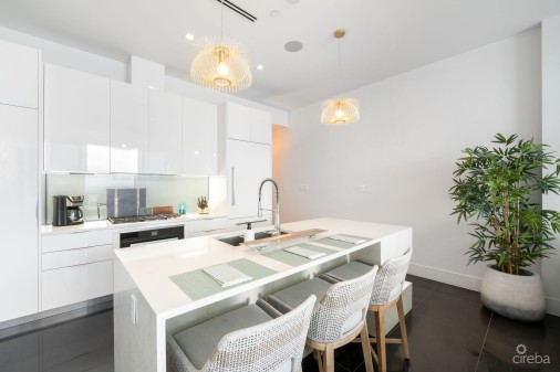 Fin 27, Oceanfront Condo