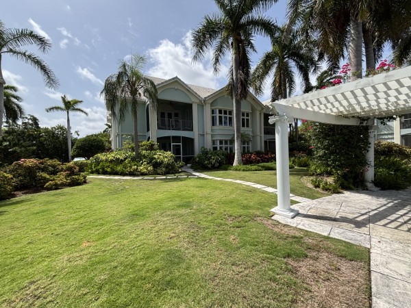 Kings Court 2 Bedroom W/dock