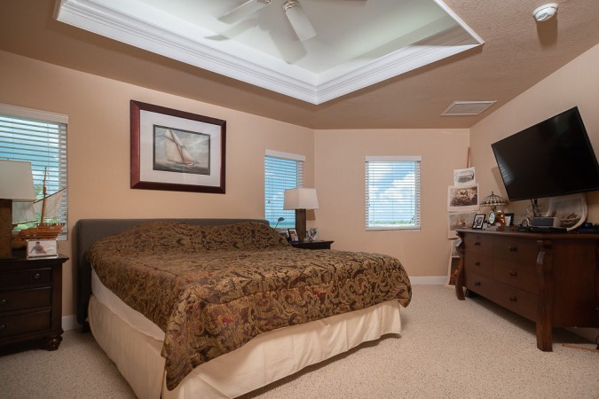 BEAUTIFUL SHORES HOUSE