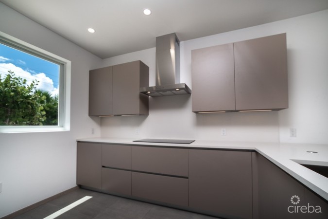 PLYMOUTH  - 7 MILE CORRIDOR - SPACIOUS 3 BED 3.5 BATH TOWNHOME