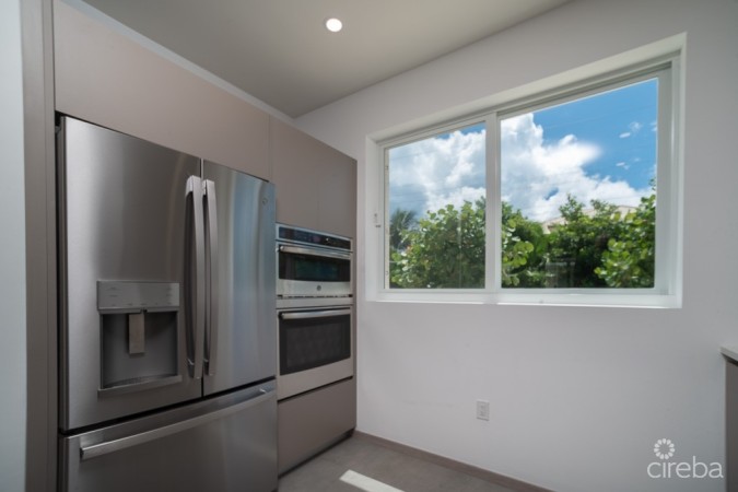 PLYMOUTH  - 7 MILE CORRIDOR - SPACIOUS 3 BED 3.5 BATH TOWNHOME