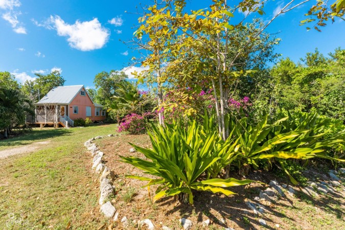 SEAVIEW ROAD LAND WITH CAYMANIAN COTTAGE