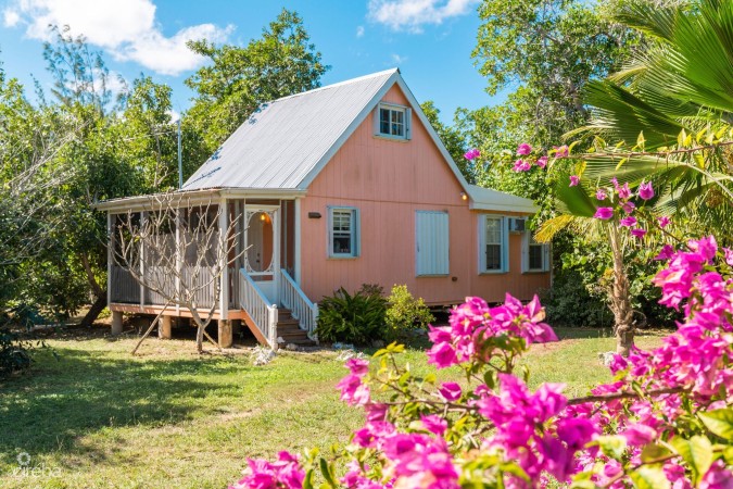 SEAVIEW ROAD LAND WITH CAYMANIAN COTTAGE