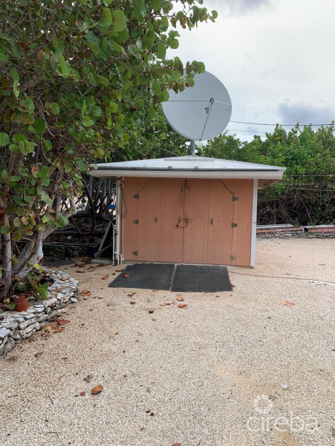 CAYMAN BRAC OCEAN FRONT HOME