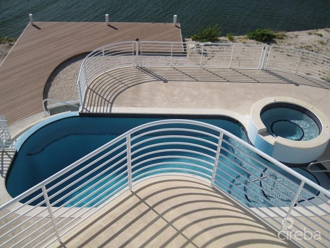 BEAUTIFUL SHORES HOUSE