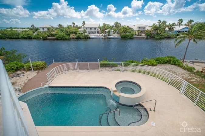 BEAUTIFUL SHORES HOUSE