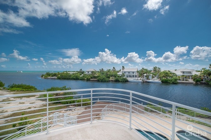 BEAUTIFUL SHORES HOUSE