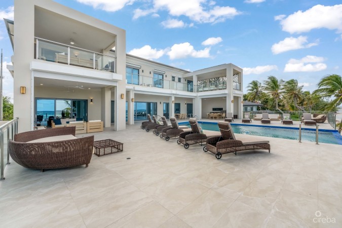 TIMELESS PARADISE, BEACHFRONT HOME