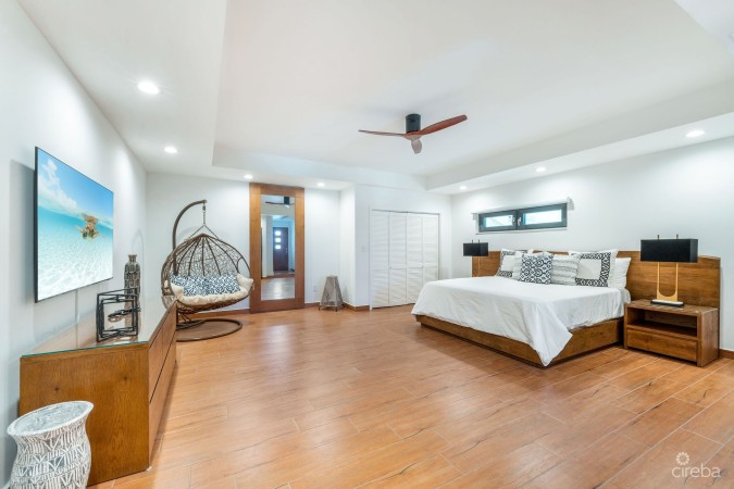TIMELESS PARADISE, BEACHFRONT HOME