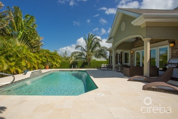 THE VENETIA - SOUTH SOUND FAMILY HOME WITH POOL