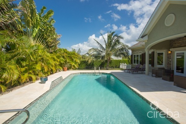 THE VENETIA - SOUTH SOUND FAMILY HOME WITH POOL