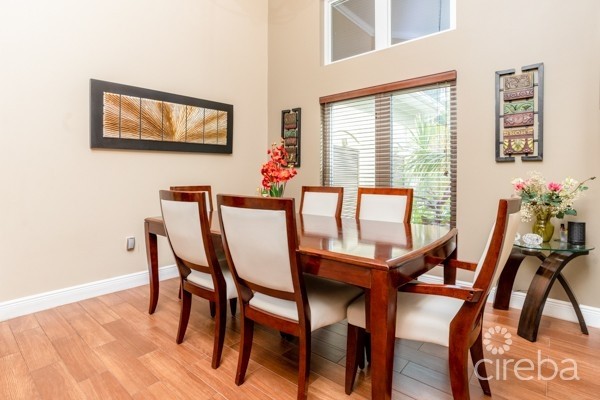 THE VENETIA - SOUTH SOUND FAMILY HOME WITH POOL