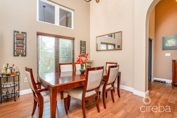 THE VENETIA - SOUTH SOUND FAMILY HOME WITH POOL