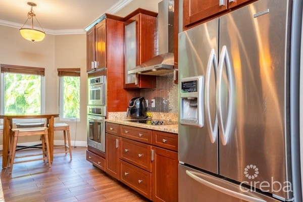 THE VENETIA - SOUTH SOUND FAMILY HOME WITH POOL