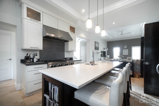 CANAL POINT EXECUTIVE FAMILY HOME
