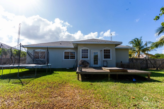 BREADFRUIT LANE FAMILY HOME WITH APARTMENT