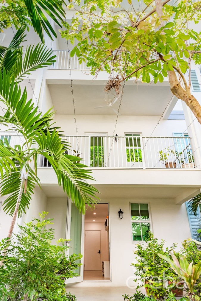 4BED PERIWINKLE COURTYARD HOME WITH DOCK